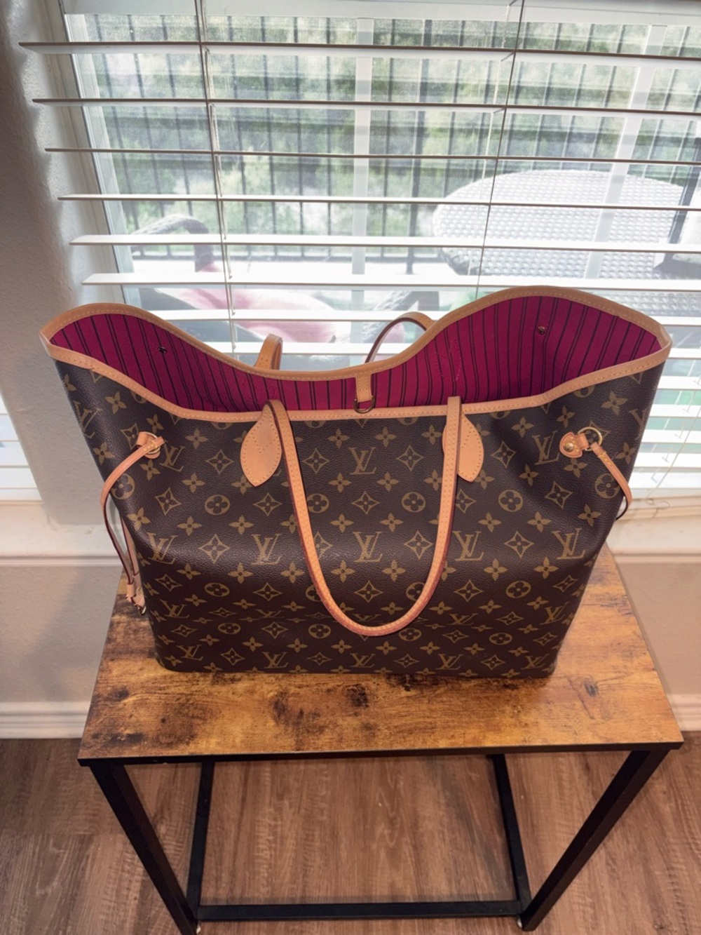 Louis Vuitton Monogram Neverfull GM Tote in with Pink Lining
